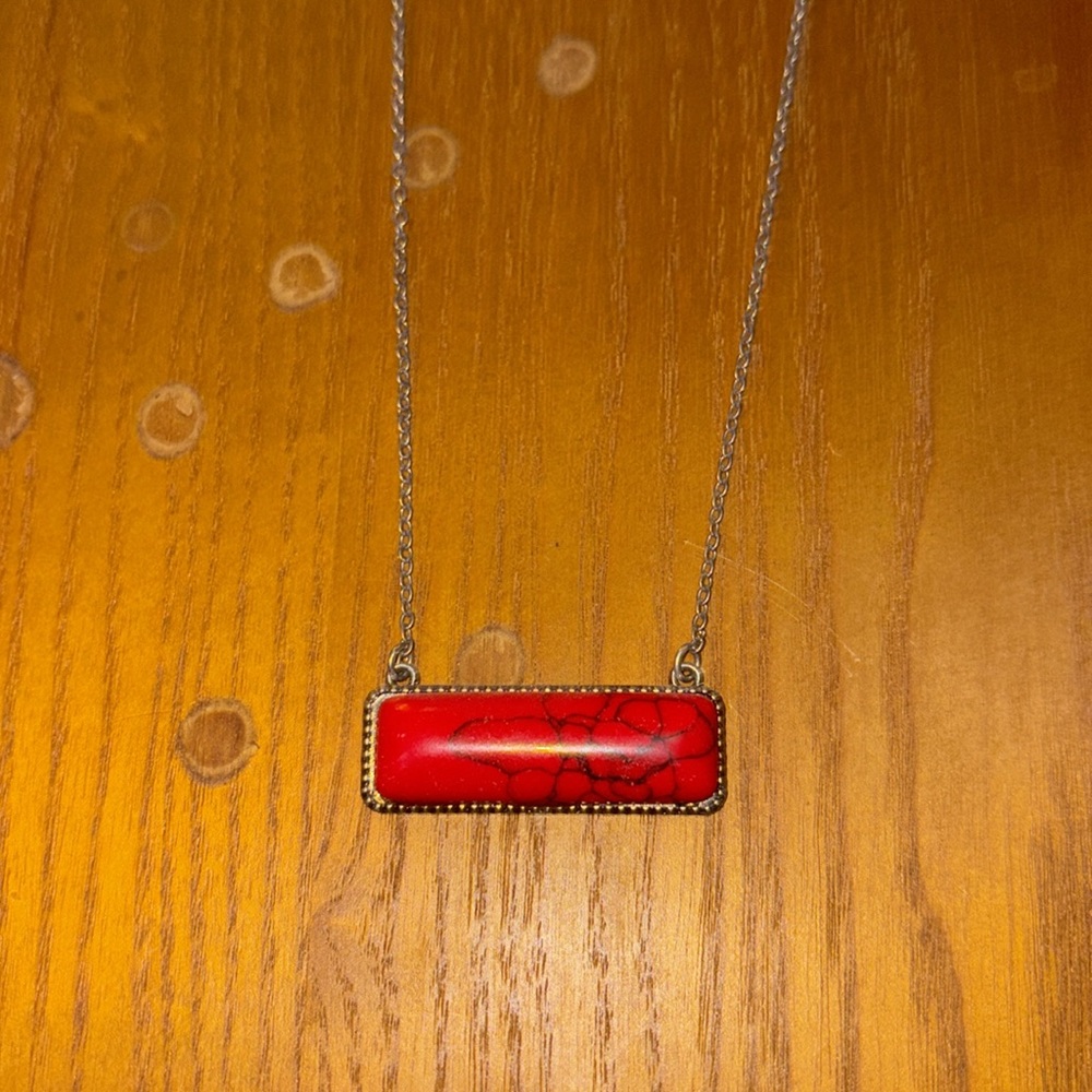 Red rectangle necklace - Picture 2 of 2